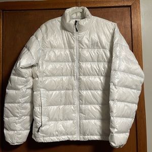 BNWOT Mens NorthFace down jacket in white size L.